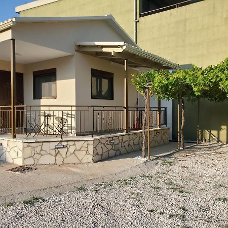 Backyard Apartment Kalligoni エクステリア 写真